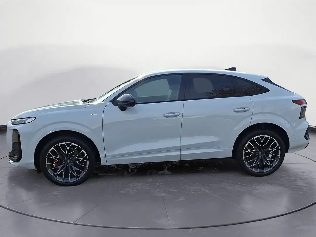 Audi Q3 - Thumbnail 3