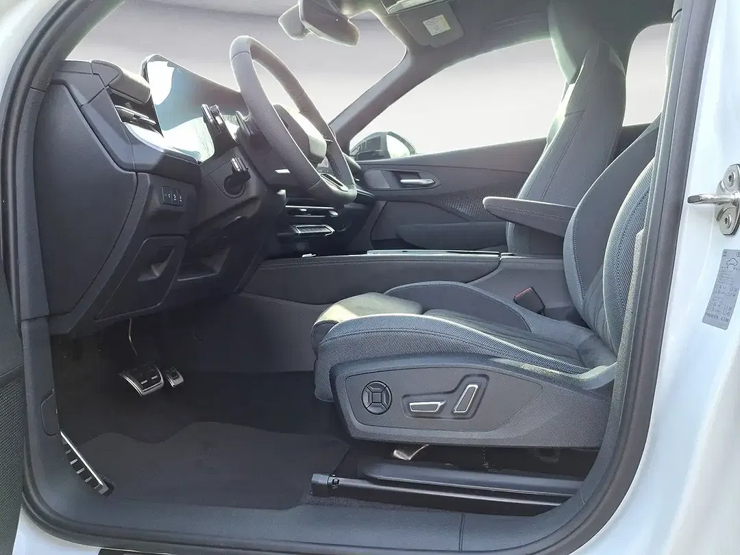 Audi Q3 - Thumbnail 6