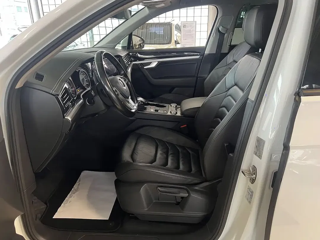 Volkswagen Touareg - Thumbnail 11