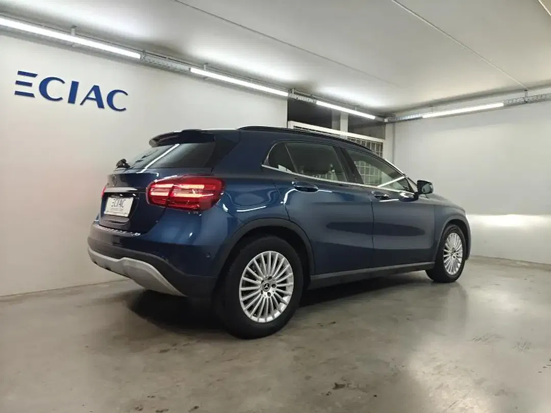 Mercedes-Benz GLA 180 - Thumbnail 13