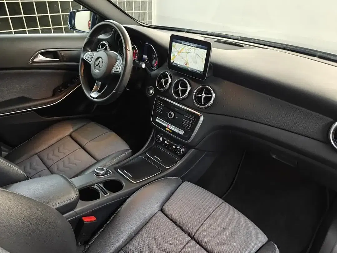 Mercedes-Benz GLA 180 - Thumbnail 14