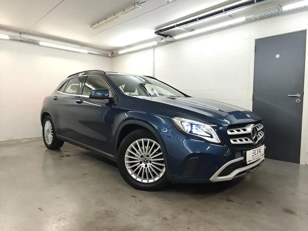 Mercedes-Benz GLA 180 - Thumbnail 2
