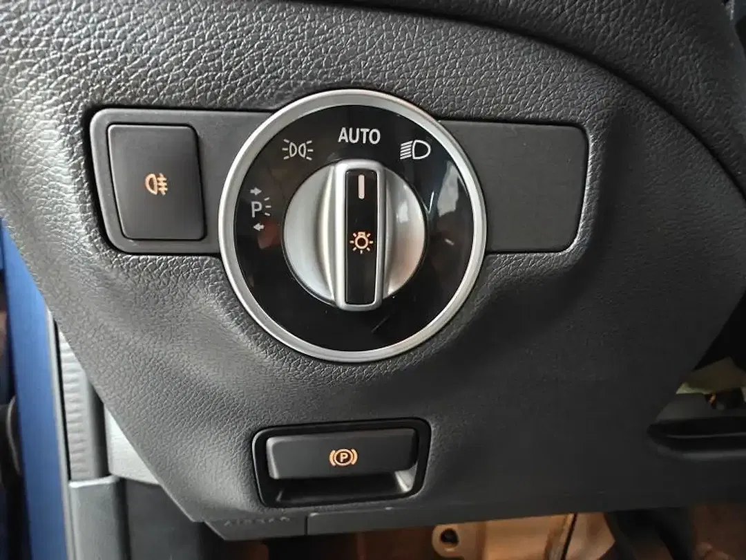 Mercedes-Benz GLA 180 - Thumbnail 4