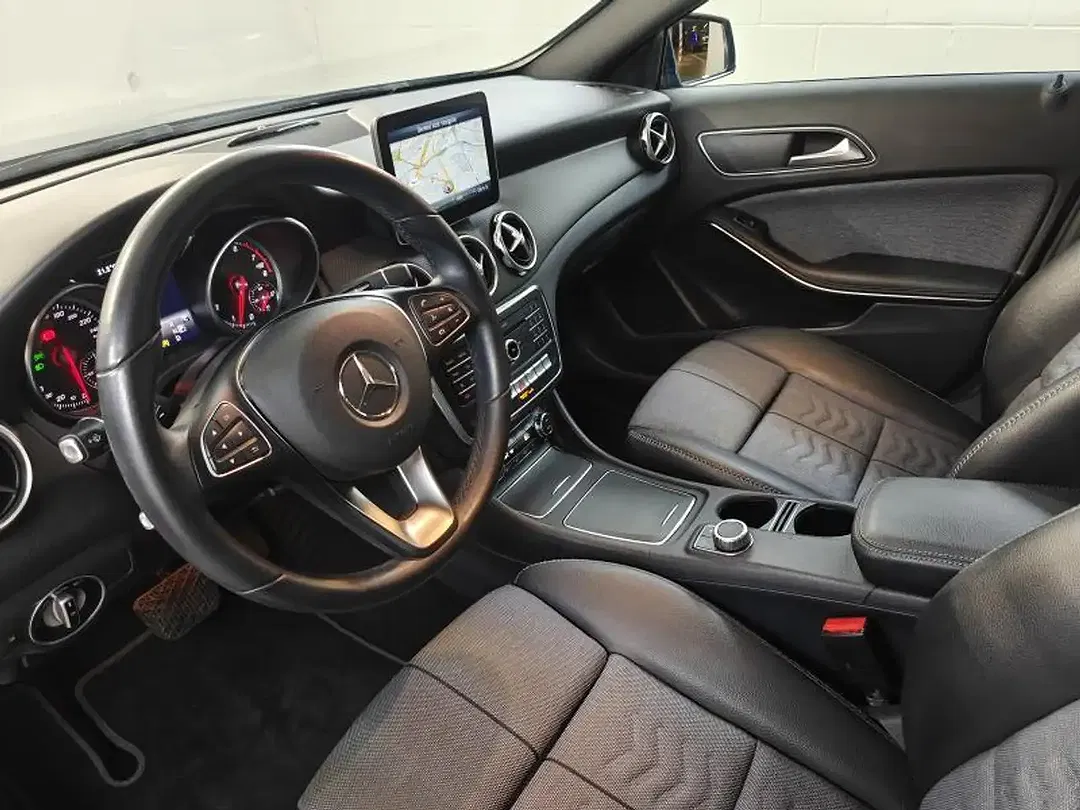 Mercedes-Benz GLA 180 - Thumbnail 5