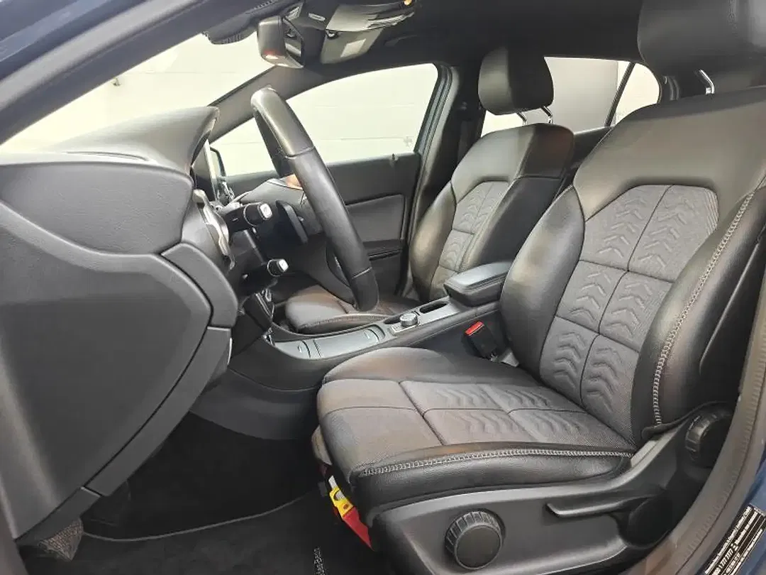 Mercedes-Benz GLA 180 - Thumbnail 6