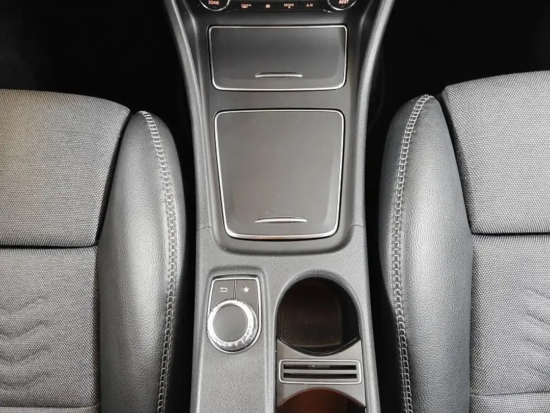Mercedes-Benz GLA 180 - Thumbnail 7