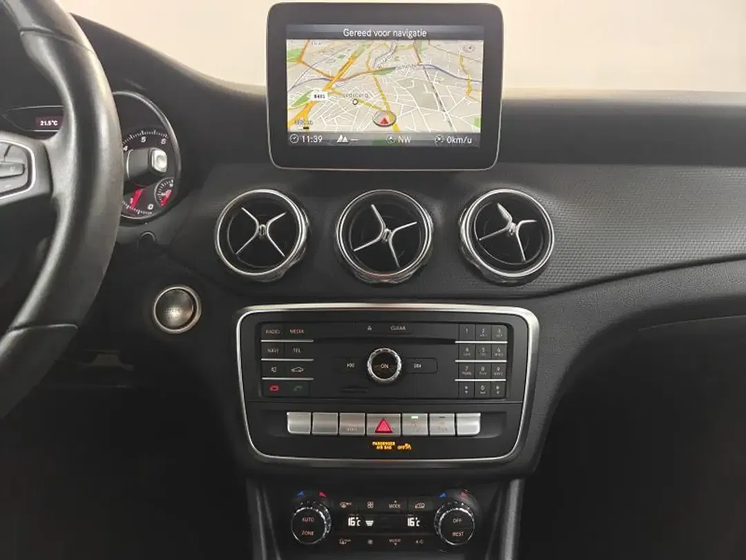Mercedes-Benz GLA 180 - Thumbnail 8