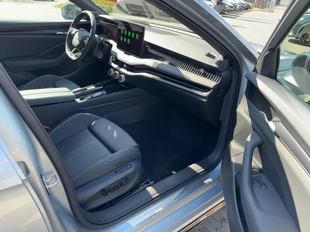 Skoda Superb - Thumbnail 8
