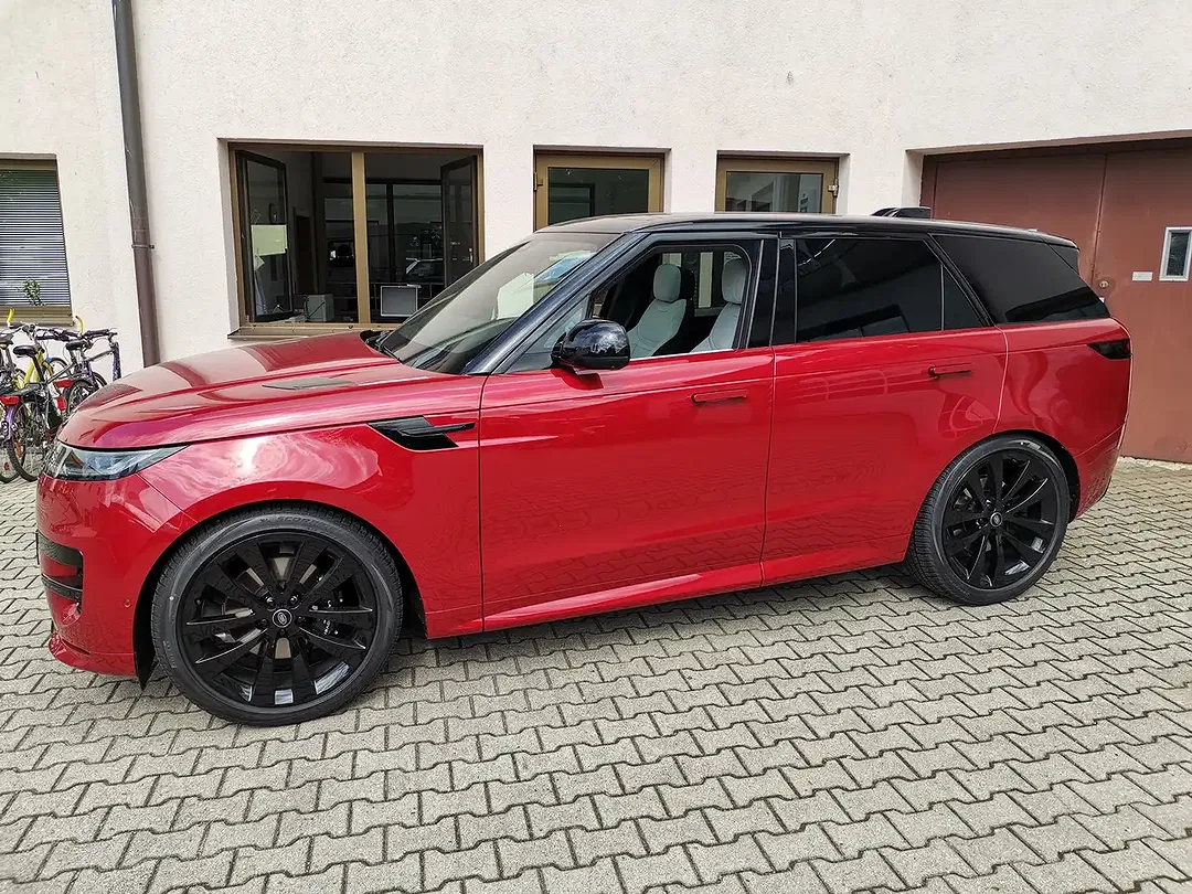 Land Rover Range Rover Sport - Thumbnail 1