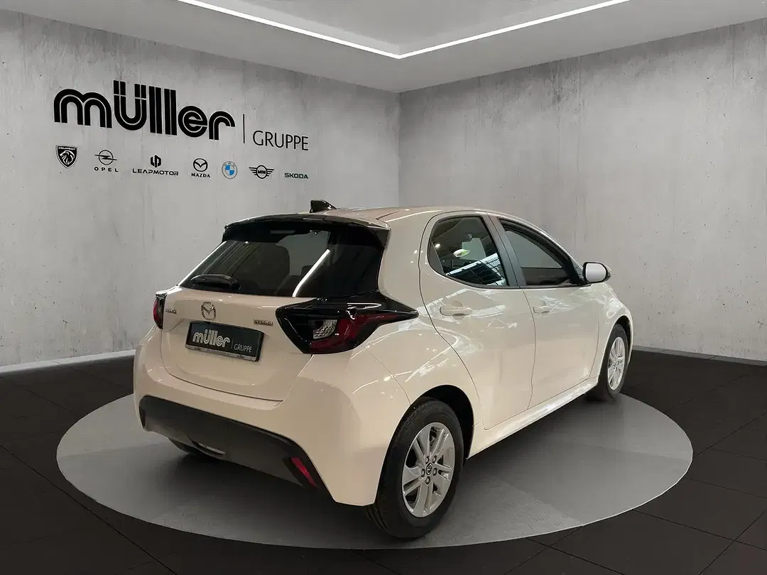 Mazda 2 - Thumbnail 2