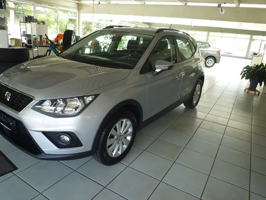 SEAT Arona - Thumbnail 2