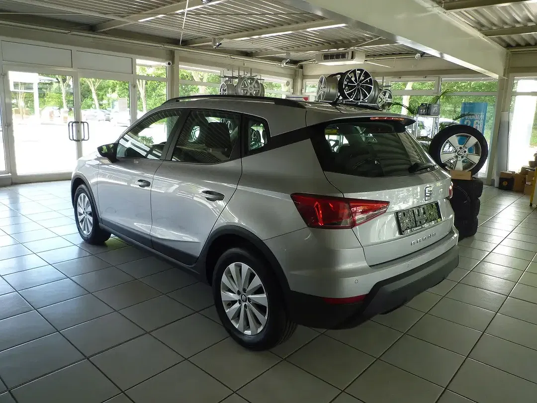 SEAT Arona - Thumbnail 3