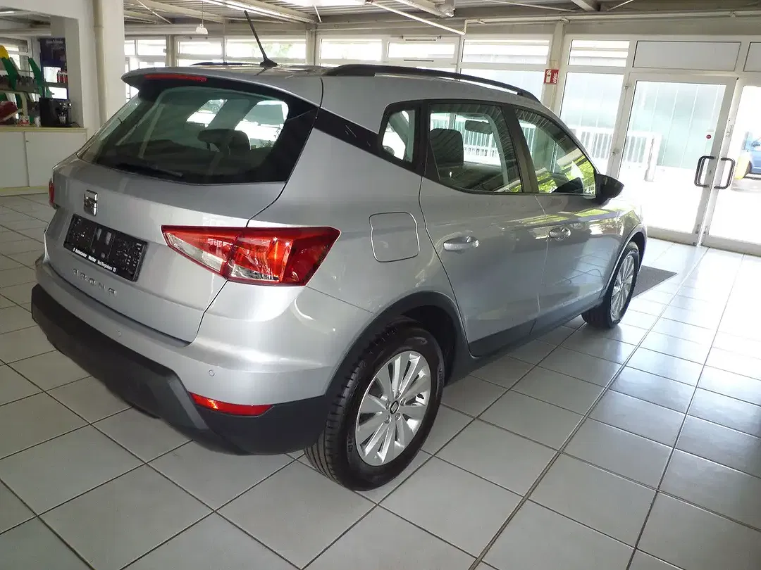 SEAT Arona - Thumbnail 4