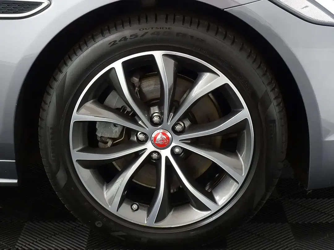 Jaguar XF - Thumbnail 6