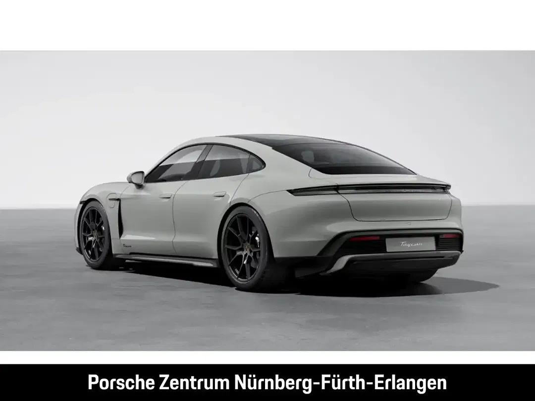 Porsche Taycan - Thumbnail 3