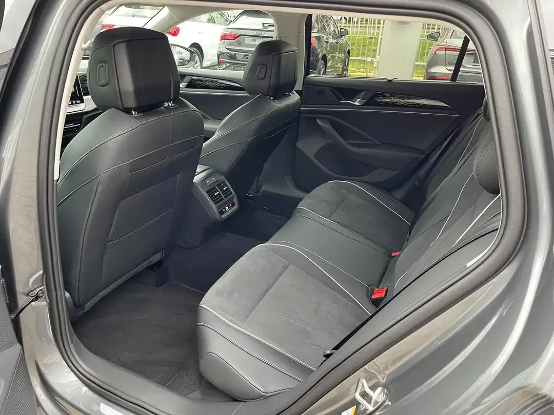 Volkswagen Passat Variant - Thumbnail 4