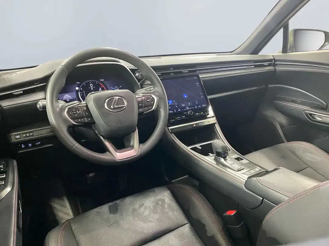 Lexus LBX - Thumbnail 5