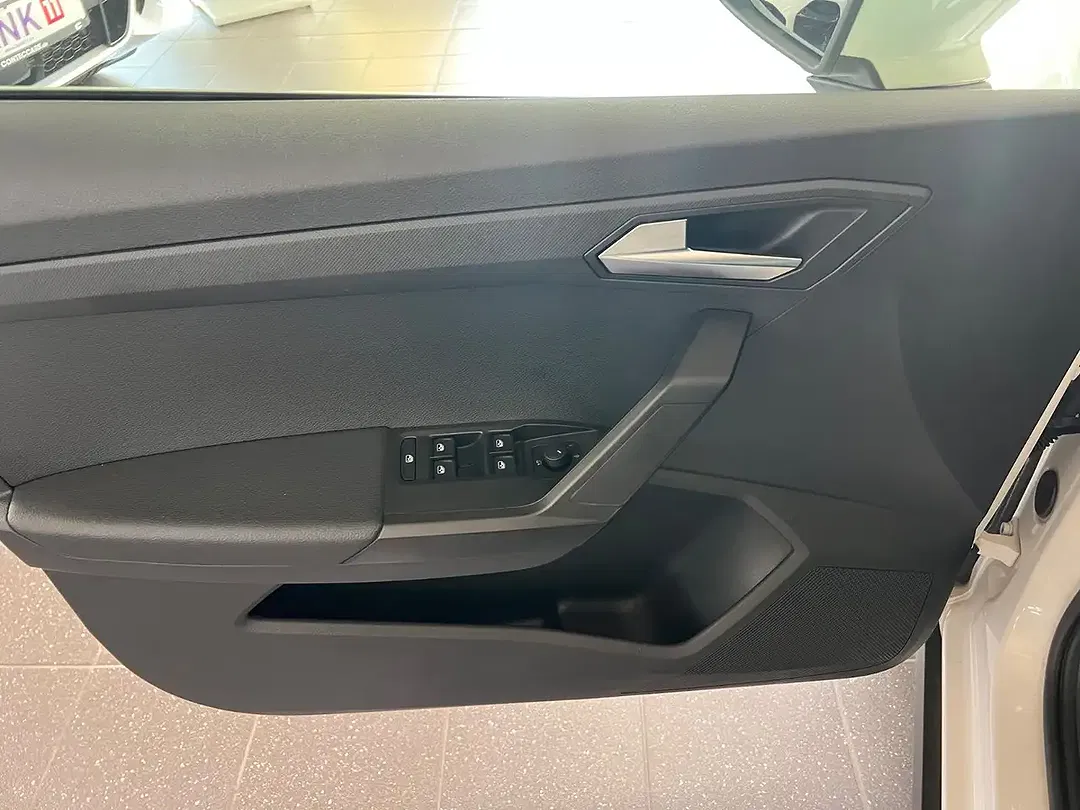 SEAT Arona - Thumbnail 13