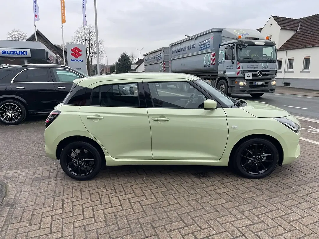 Suzuki Swift - Thumbnail 5