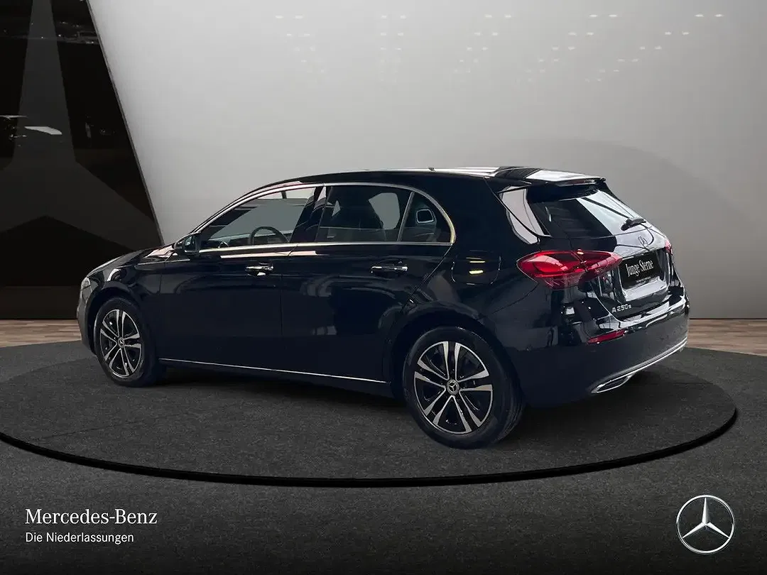 Mercedes-Benz A 250 - Thumbnail 9
