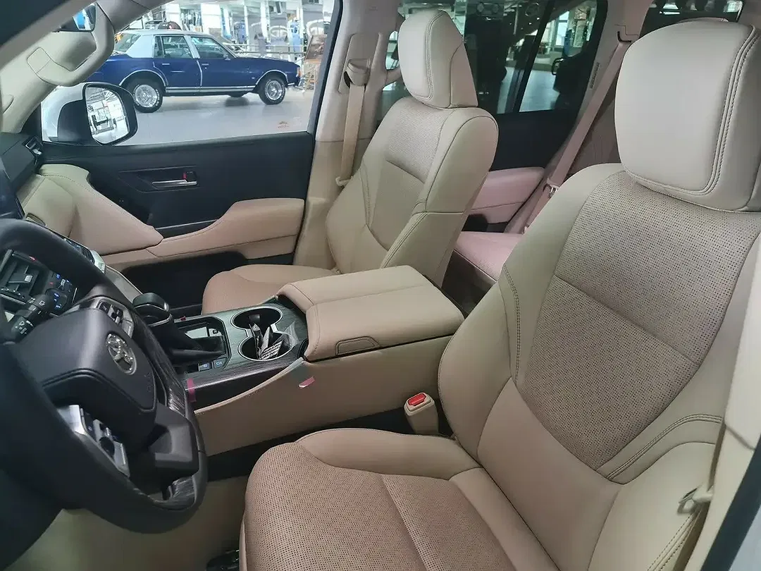 Toyota Land Cruiser - Thumbnail 13