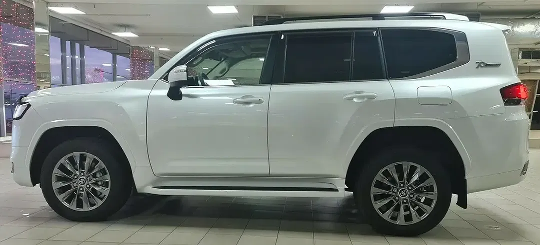 Toyota Land Cruiser - Thumbnail 4