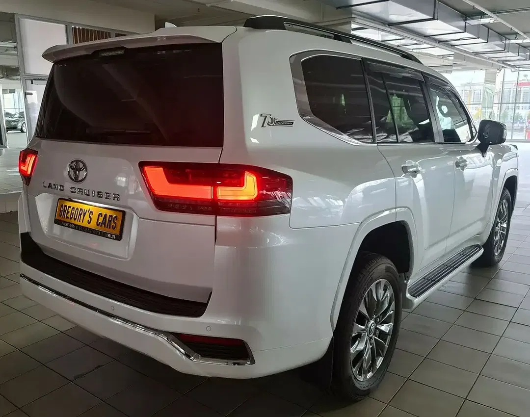 Toyota Land Cruiser - Thumbnail 7
