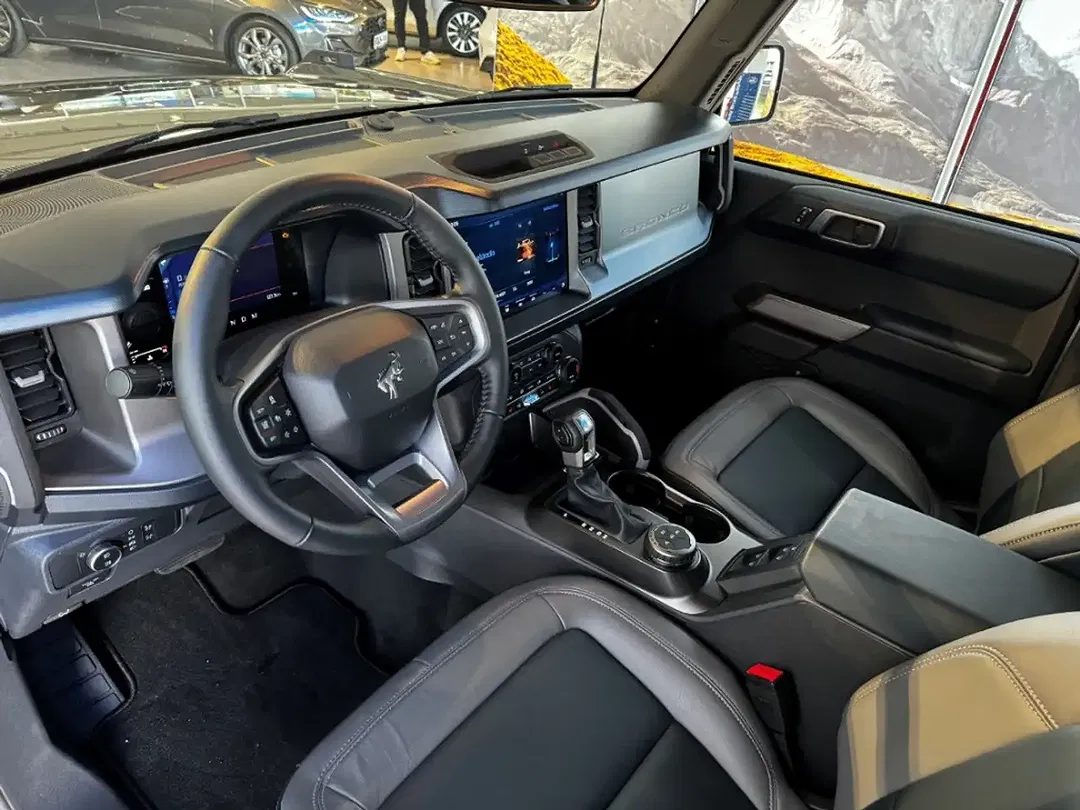 Ford Bronco - Thumbnail 10