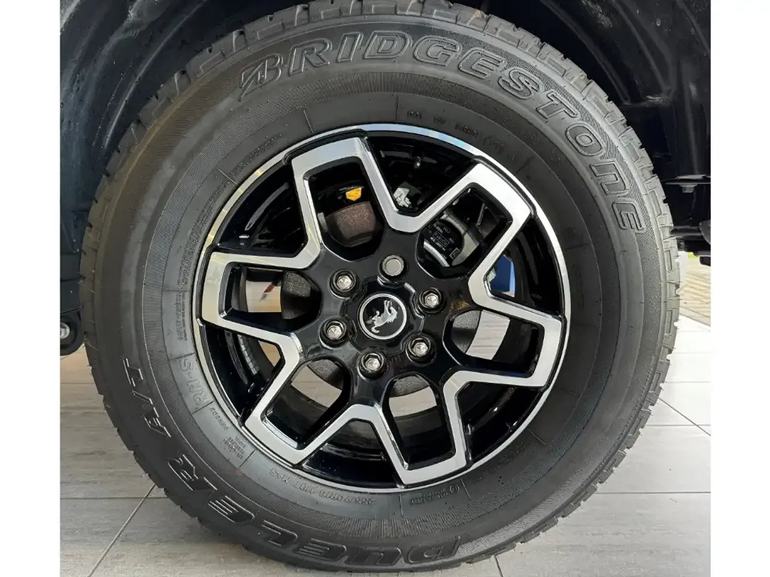 Ford Bronco - Thumbnail 3
