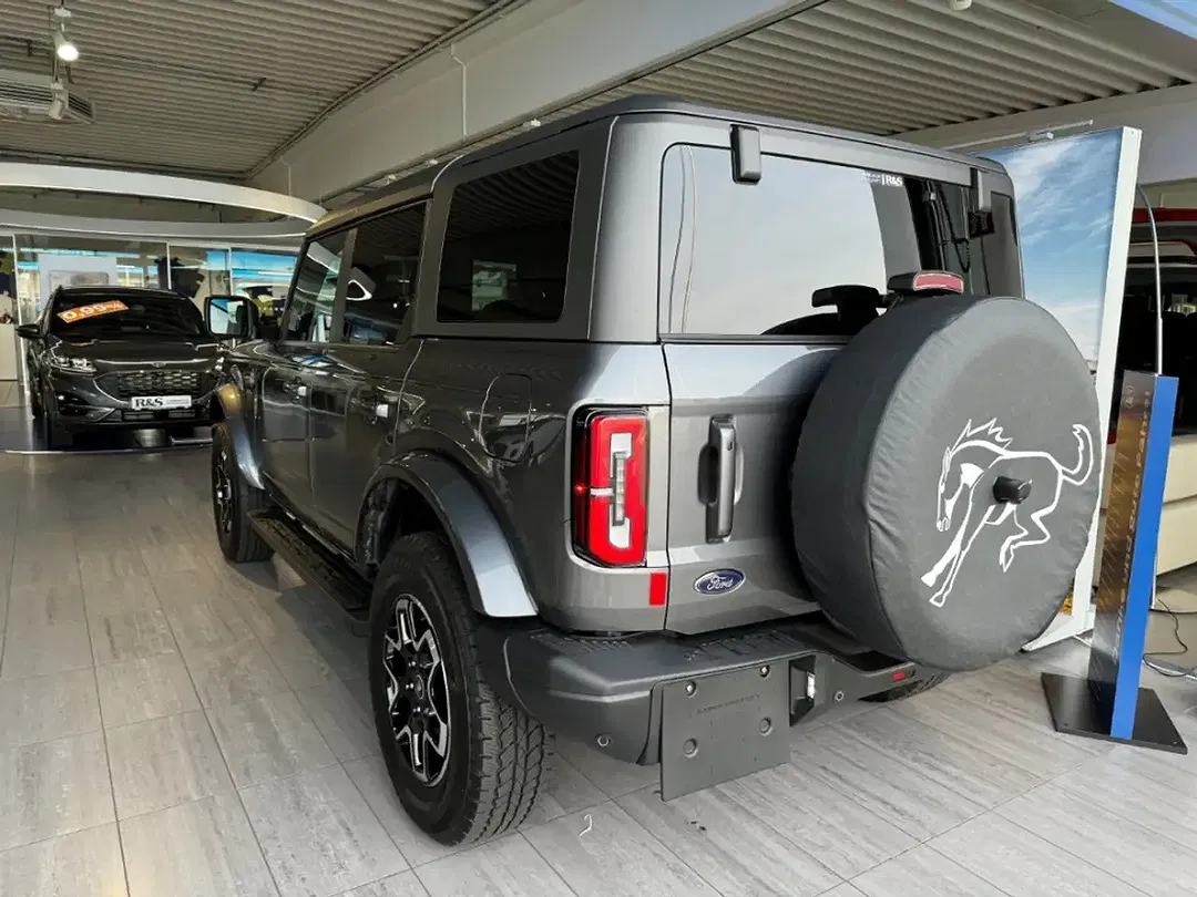 Ford Bronco - Thumbnail 4