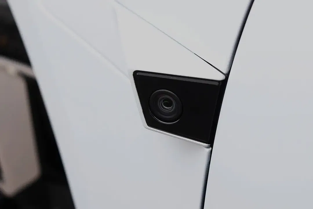 Polestar 4 - Thumbnail 13