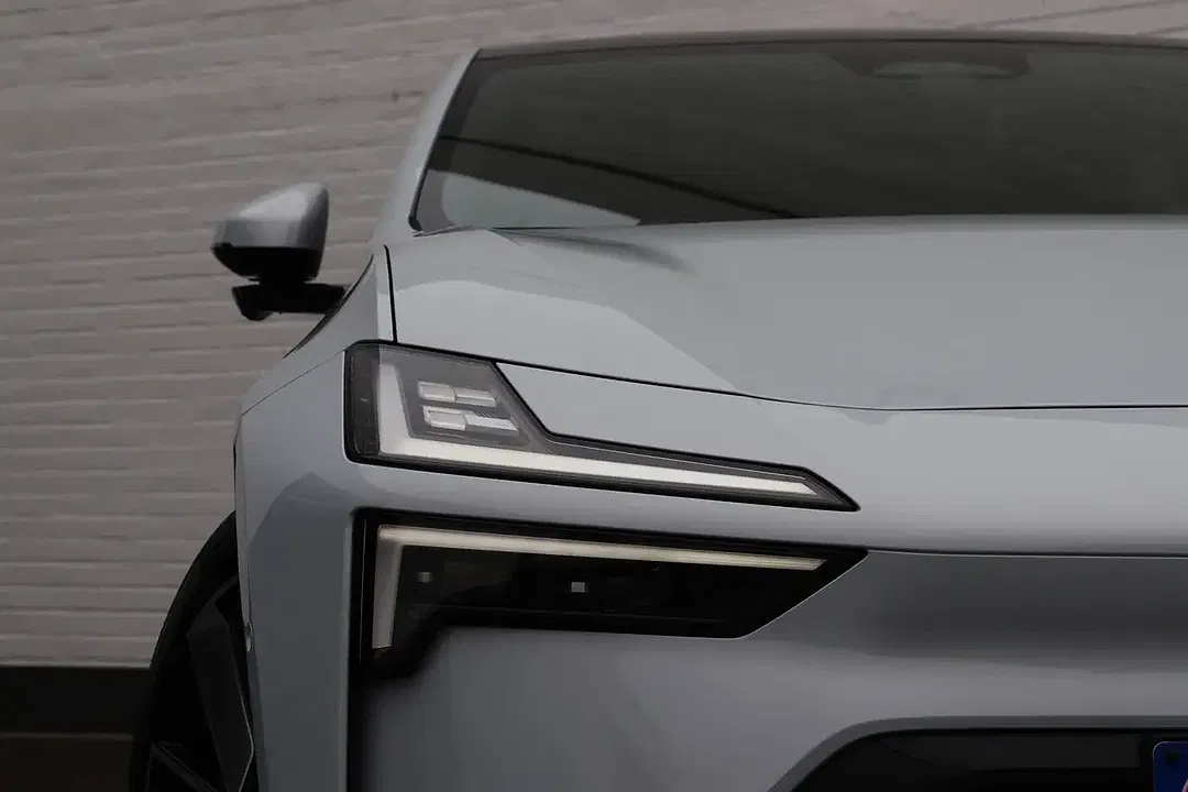 Polestar 4 - Thumbnail 7
