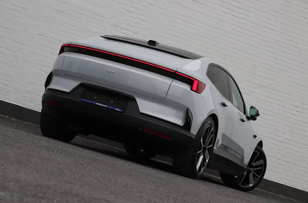 Polestar 4 - Thumbnail 9