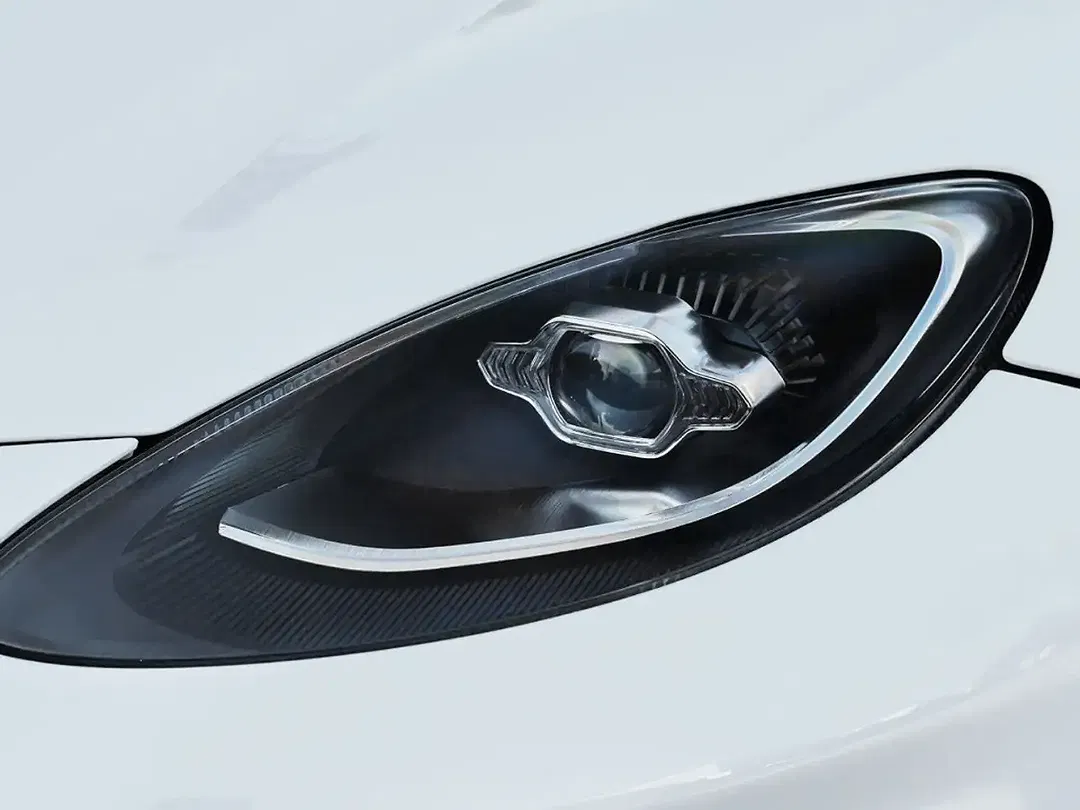 Aston Martin DBX - Thumbnail 10