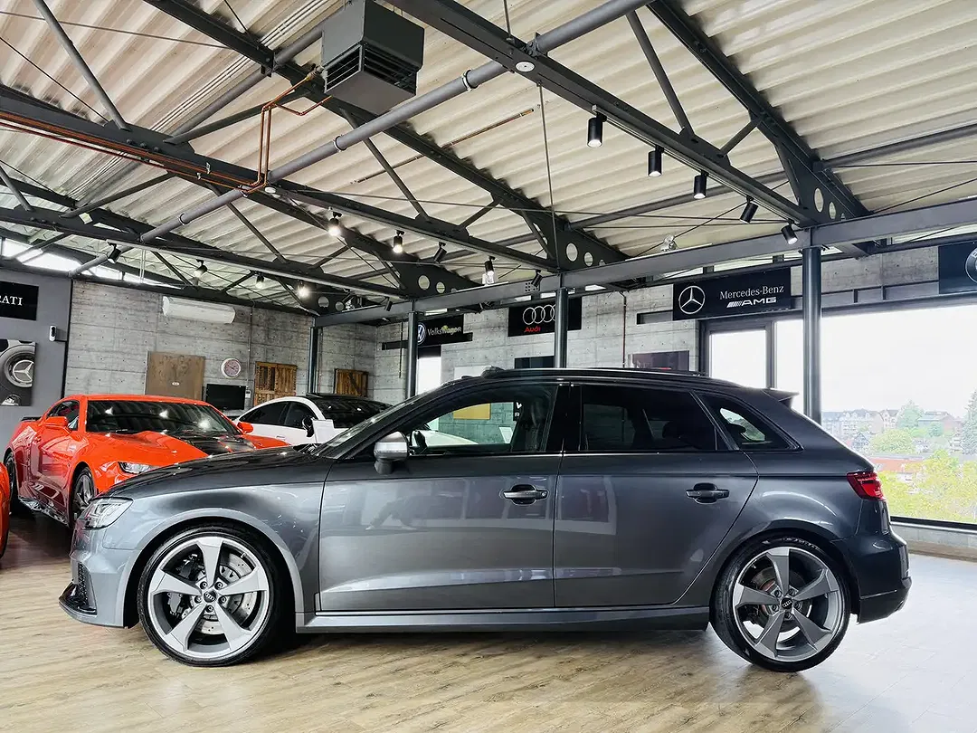 Audi RS3 - Thumbnail 3