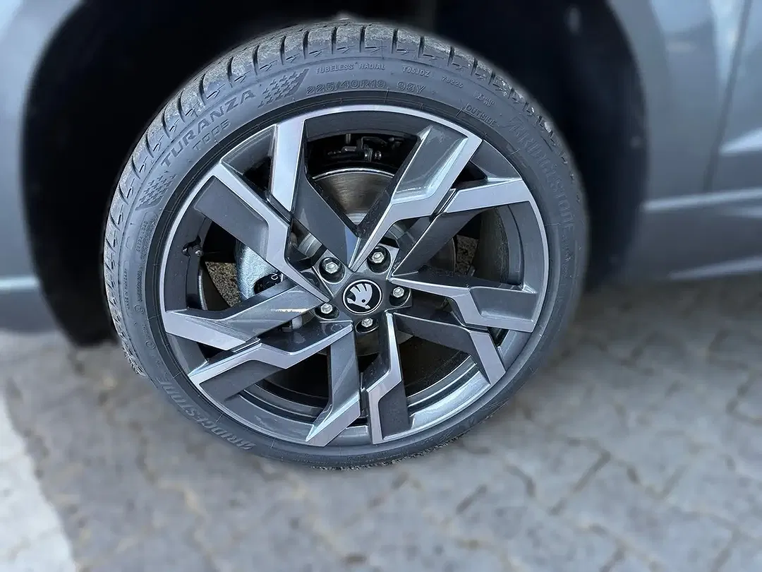 Skoda Karoq - Thumbnail 4