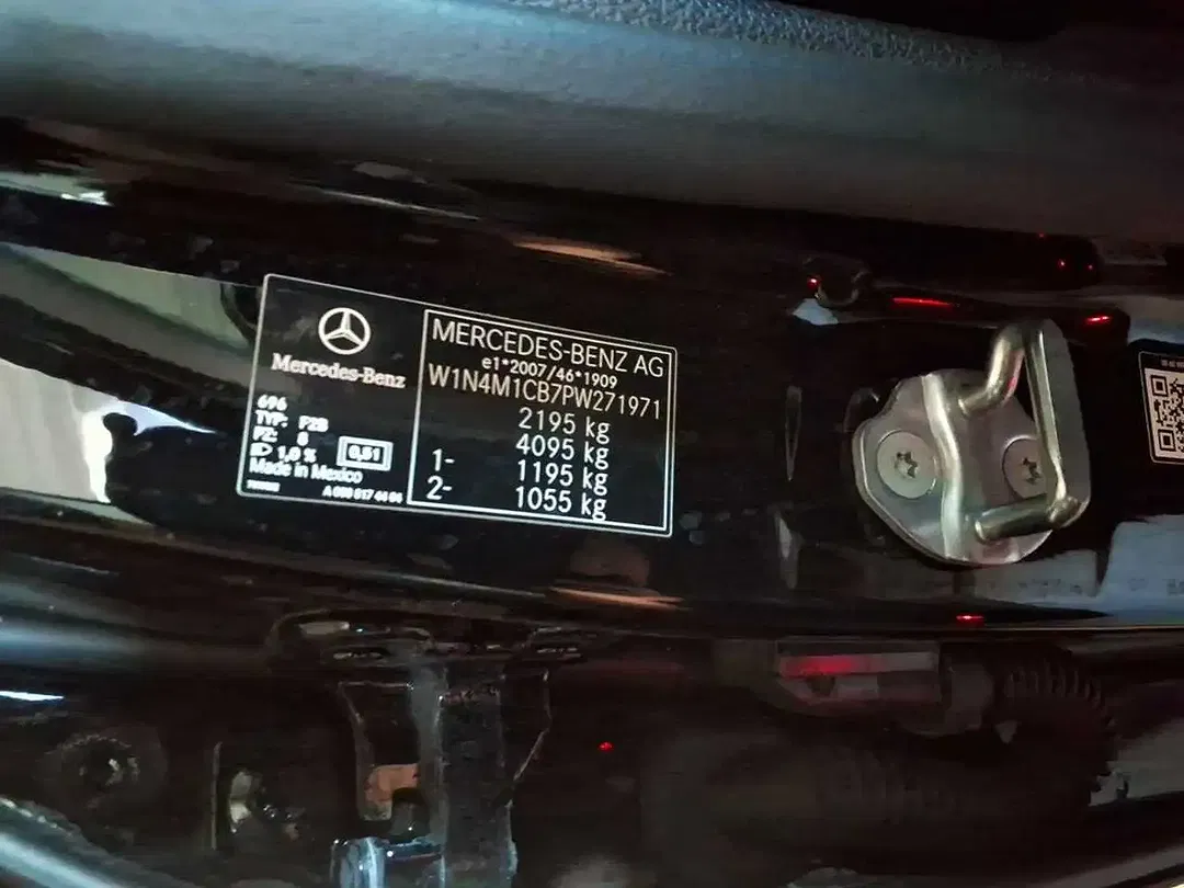 Mercedes-Benz GLB 200 - Thumbnail 13
