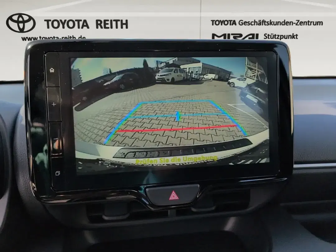 Toyota Yaris - Thumbnail 11