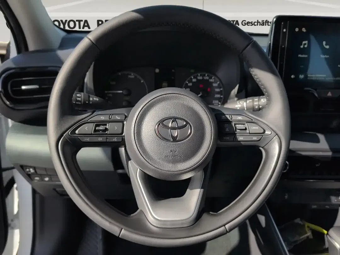 Toyota Yaris - Thumbnail 12