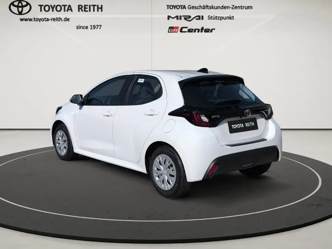 Toyota Yaris - Thumbnail 3
