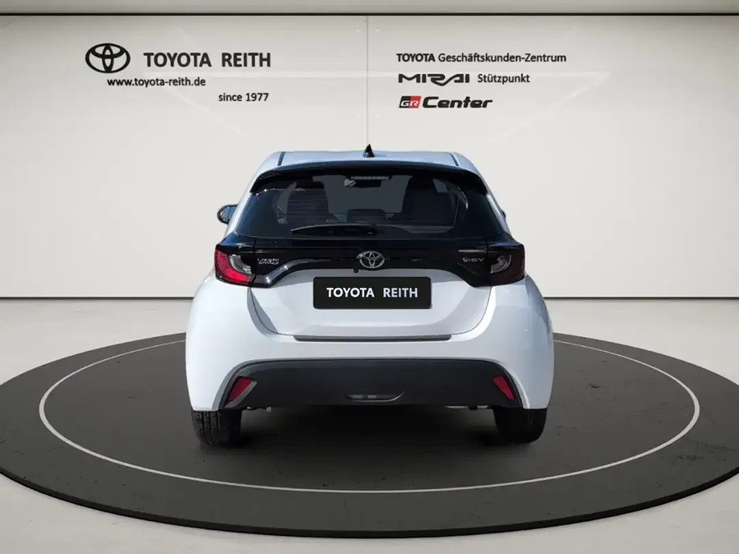 Toyota Yaris - Thumbnail 4