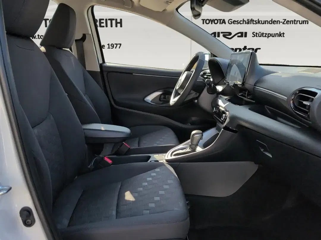 Toyota Yaris - Thumbnail 9