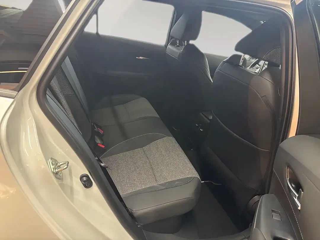 Toyota Corolla - Thumbnail 13
