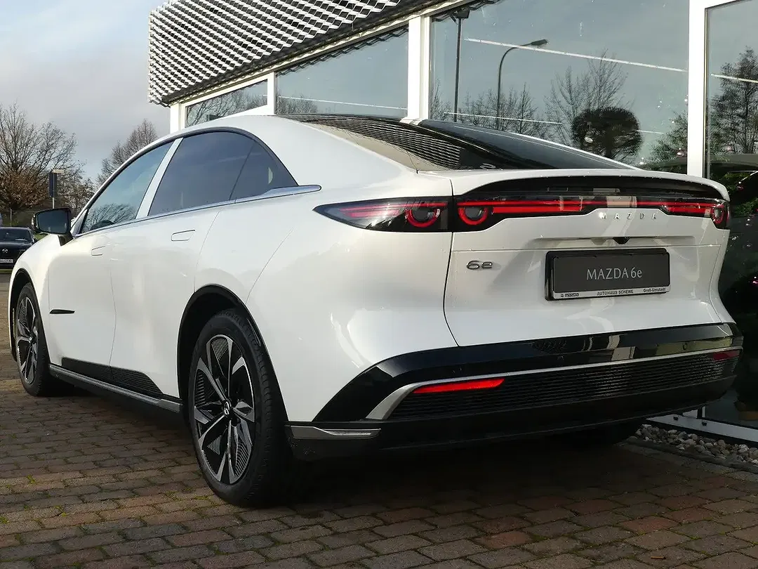 Mazda 6e - Thumbnail 3