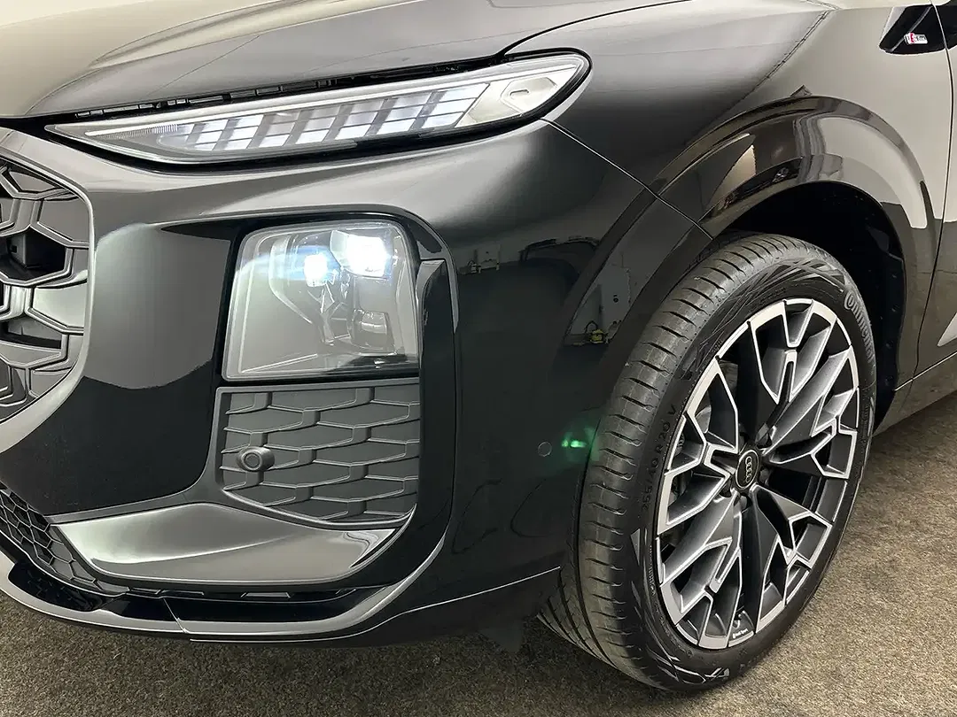 Audi Q3 - Thumbnail 5