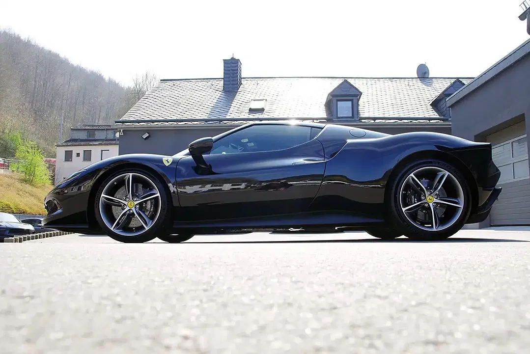 Ferrari 296 GTB - Thumbnail 3