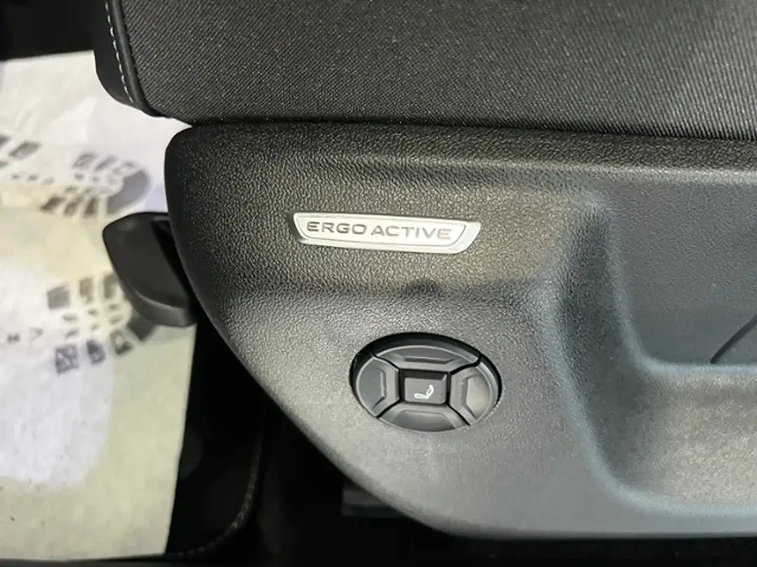 Volkswagen Tiguan - Thumbnail 11
