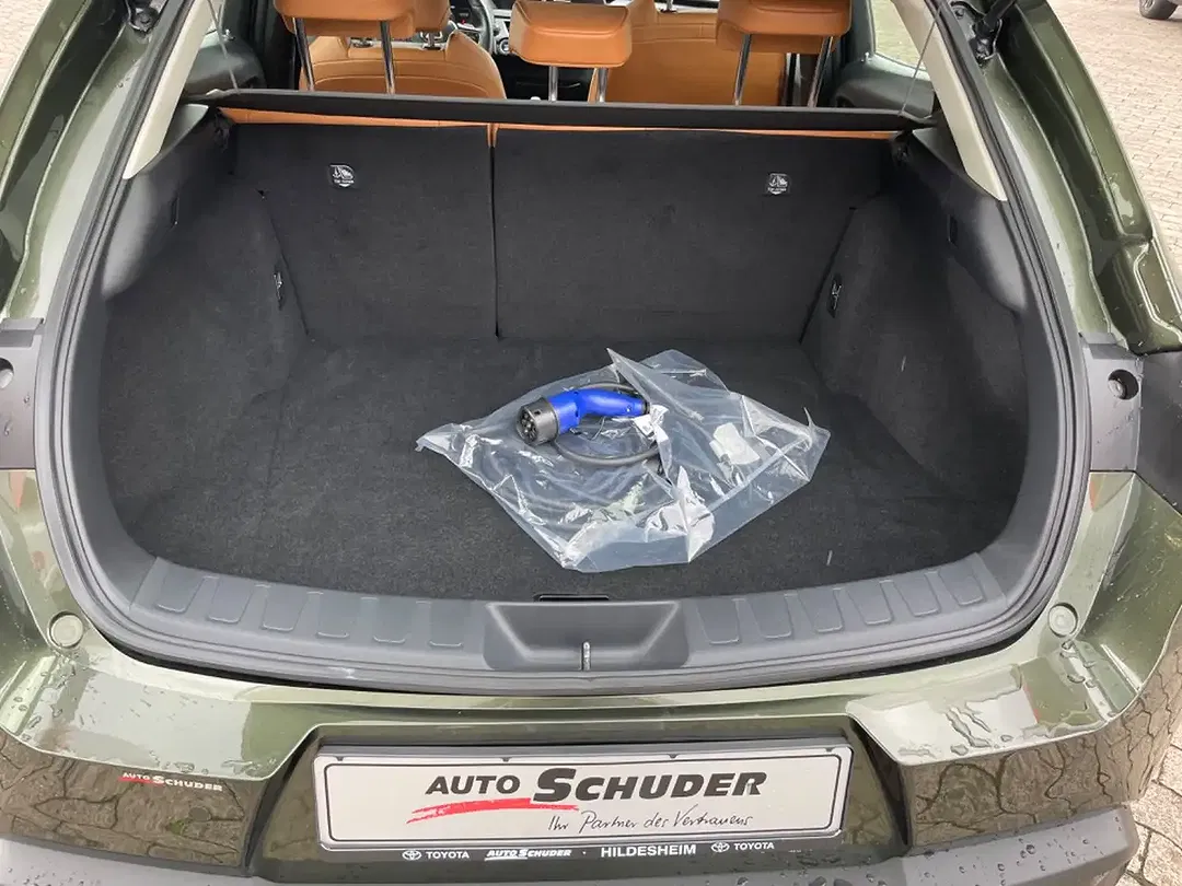 Lexus UX 300e - Thumbnail 3