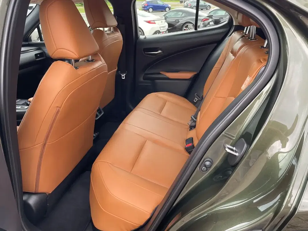 Lexus UX 300e - Thumbnail 4