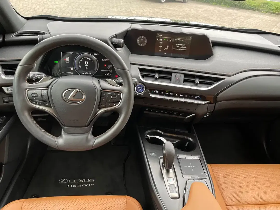 Lexus UX 300e - Thumbnail 5